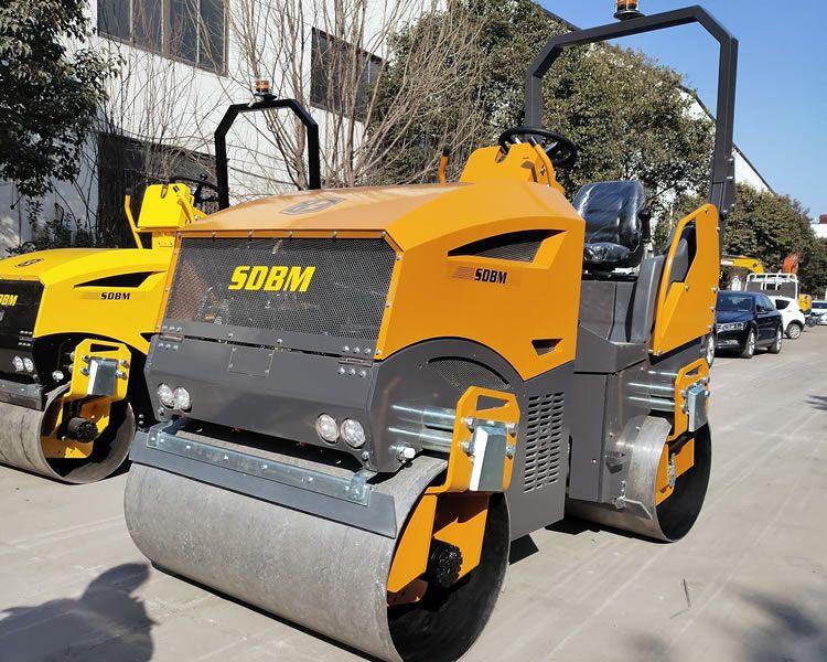 關(guān)于小型座駕壓路機實(shí)用操作步驟