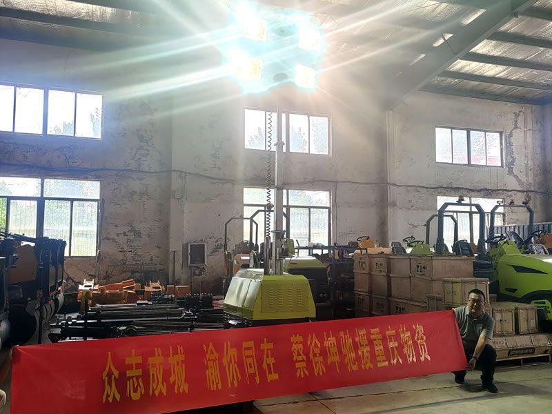 蔡徐坤為重慶捐贈奔馬照明車(chē)等救災物資，傳遞偶像正能量